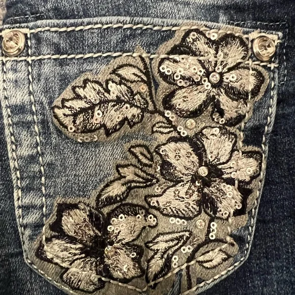 Miss Me Jeans 💗 - Picture 2 of 3